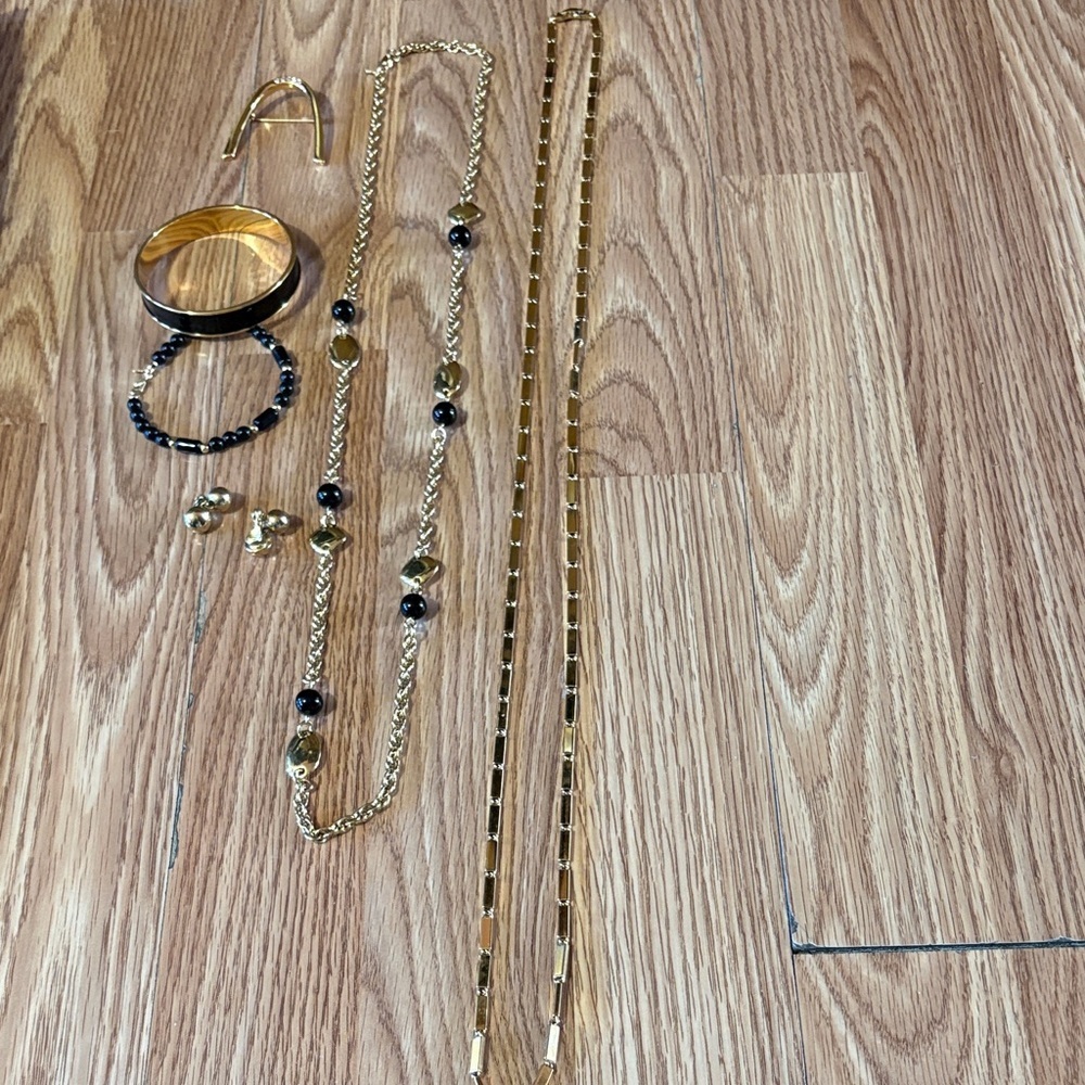 MONET VINTAGE GOLD-TONE AND BLACK NECKLACES, BRACELETS, BROOCH AND EARRING LOT